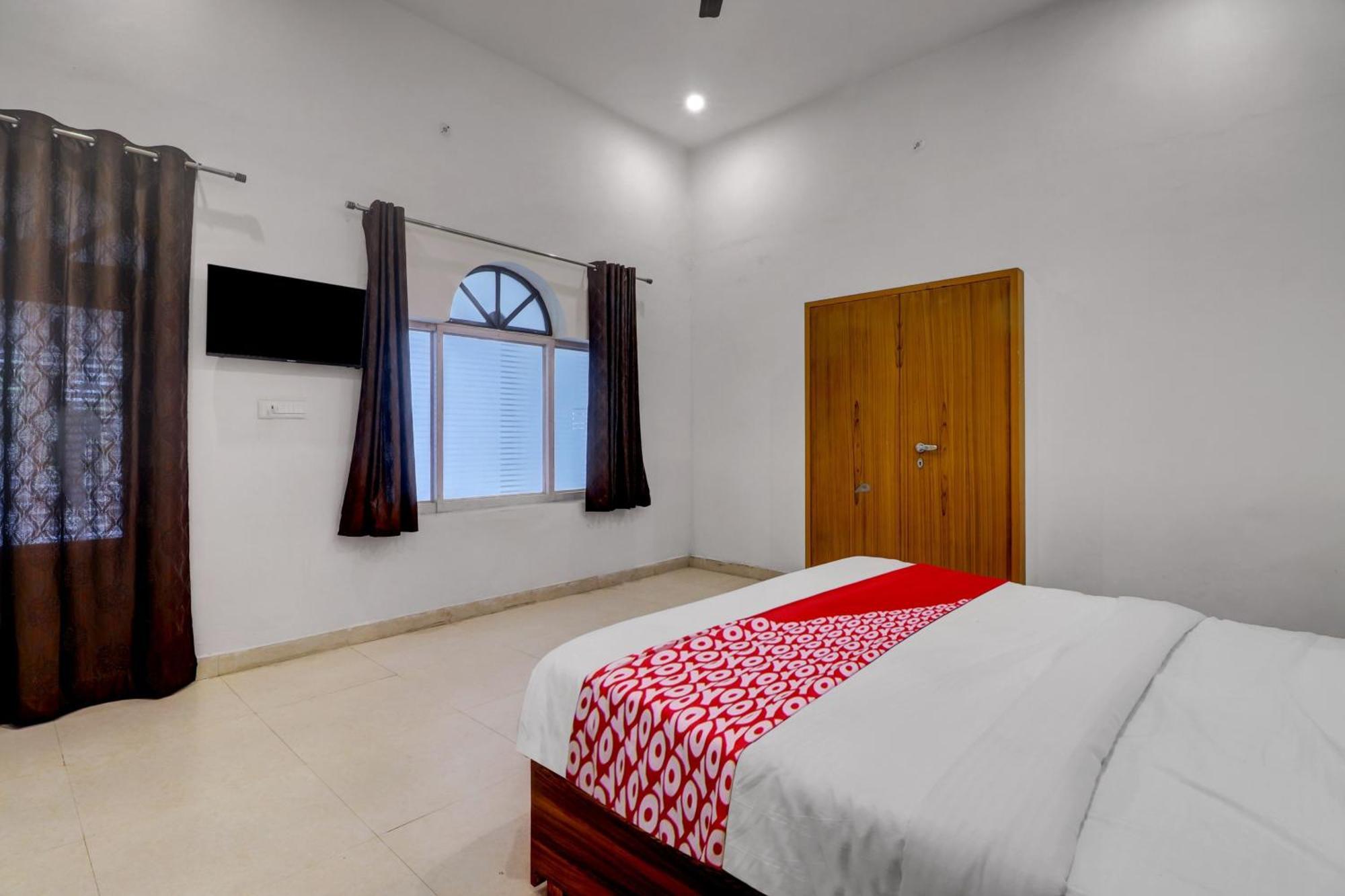 Hotel O Om Pushp Residency Mathura Exterior photo